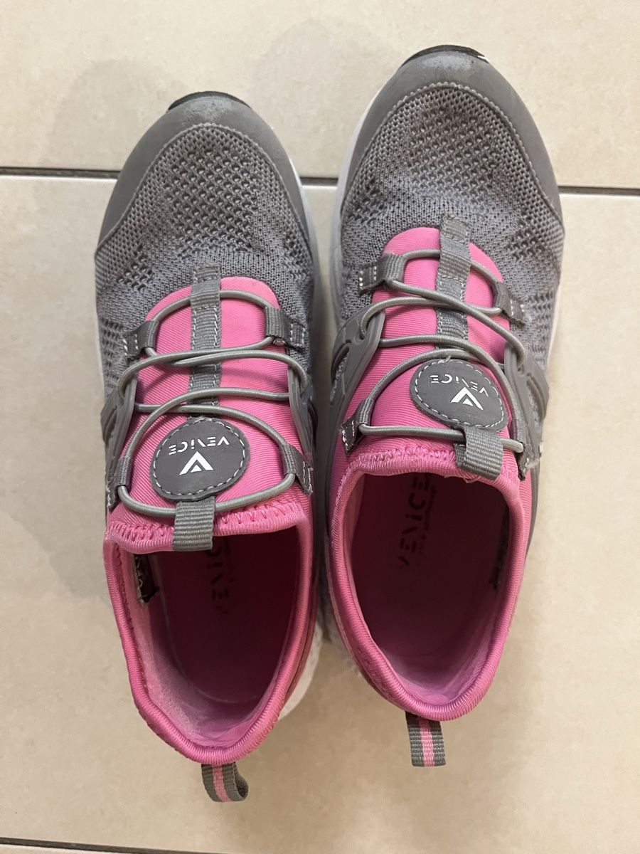 Scarpe per ragazze: Venice Sportschuhe Gr. 35 – Nuovo (secondo la descrizione) da Küssnacht am Rigi venduto da icbicb 1