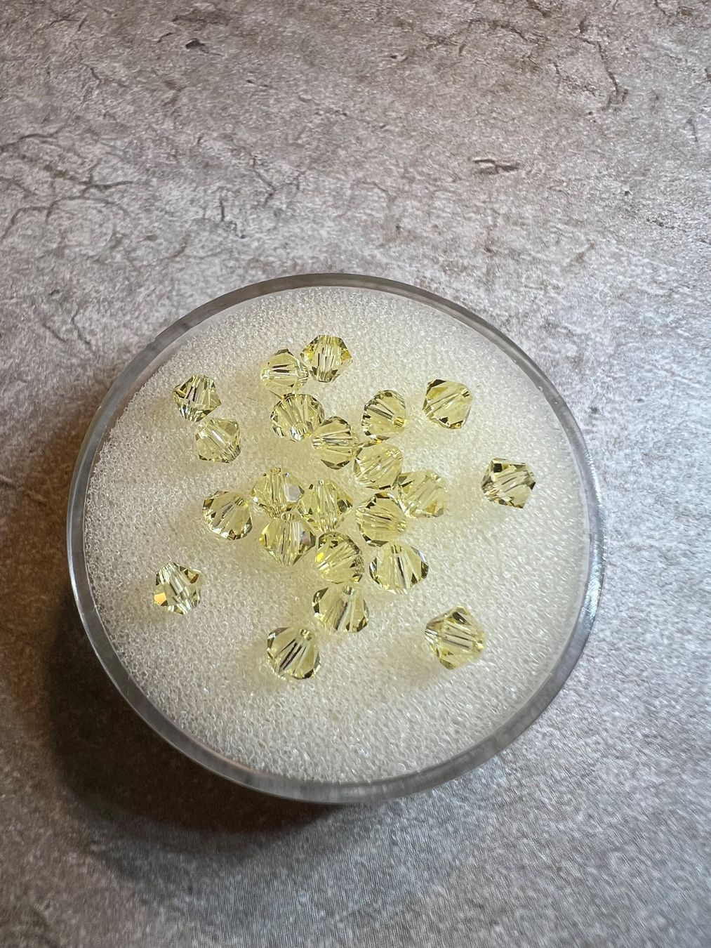 Perles (synthétiques): Swarovski Perlen 4mm – Neuf avec emballage d'origine à Stein AG par Anastasia_Asya 2