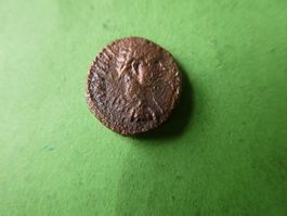 uralte Bronzemünze   14 mm     2.57  g