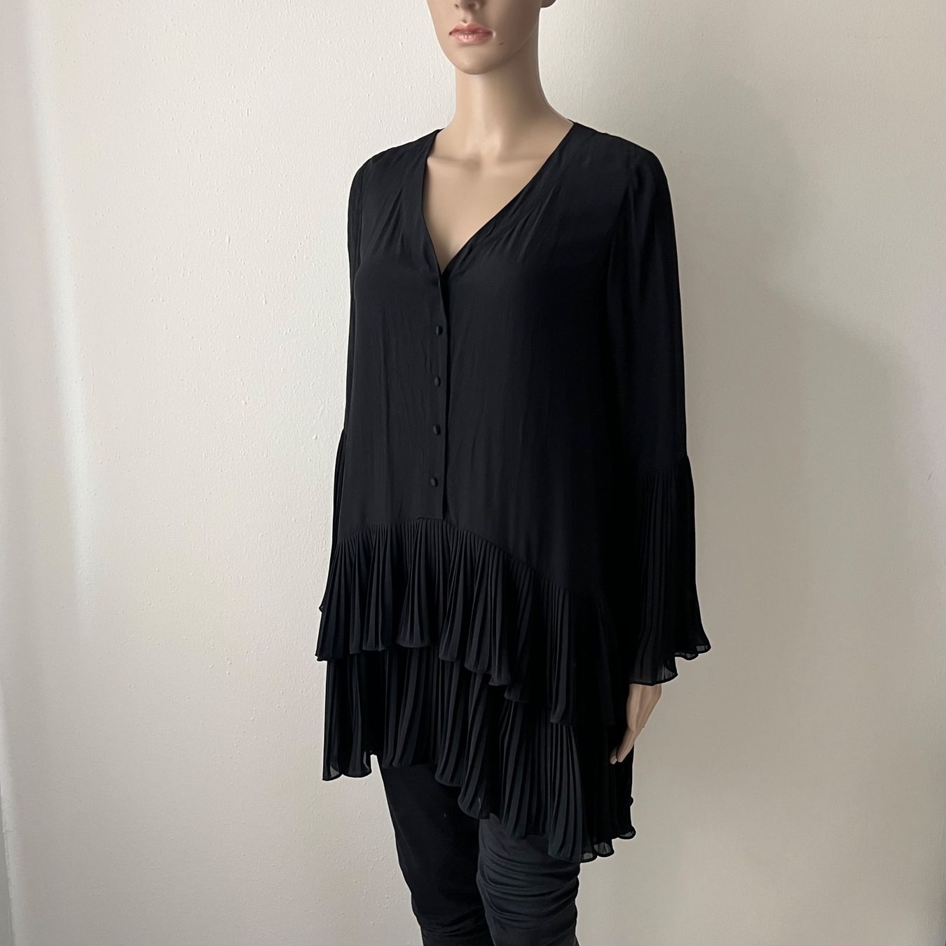 Vestiti: UTERQÜE Seidenkleid 🖤 – Usato da Zürich venduto da ClosetQueen 1