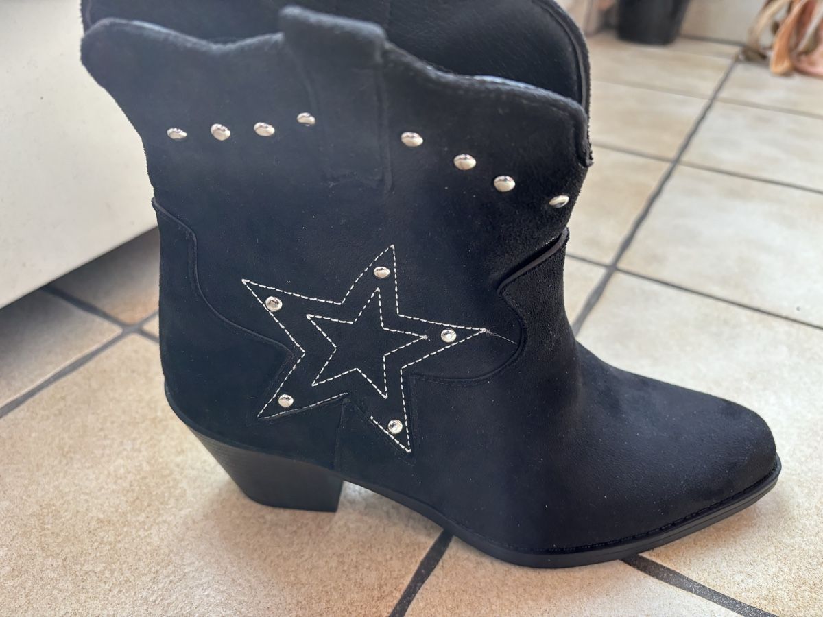 Scarpe da donna: Bottines noires – Nuovo (secondo la descrizione) da Courcelon venduto da odi_9mjv