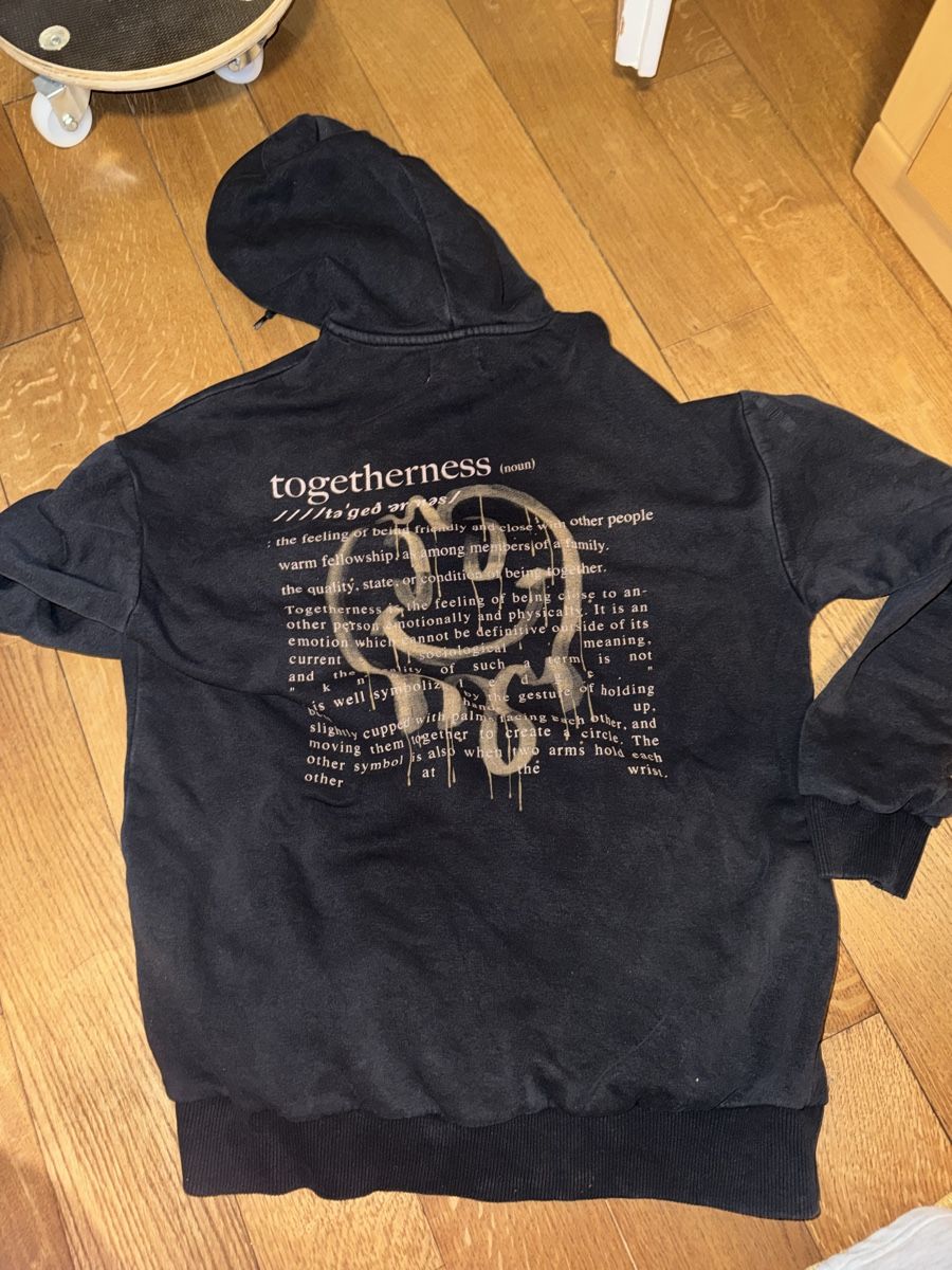 Maglioni & Felpe: Schwarzer Kapuzenpullover mit Togetherness Druck Grösse M – Usato da Ostermundigen venduto da infernum 1