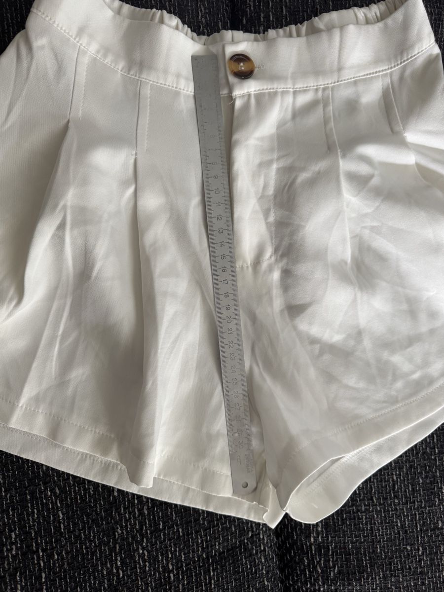 Lotti di vestiti: Milchfarbenes Sommer-Set: Shorts und Bluse, S-M – Nuovo e nell'imballaggio originale da Zürich venduto da kri_nx5f 3