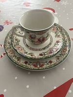 Tasse et ses 2 assiettes