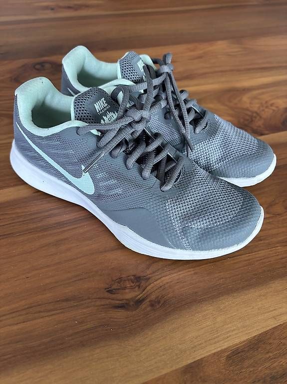Chaussures femmes: Sneaker dunkel 36 – D'occasion à Widnau par agogos 1