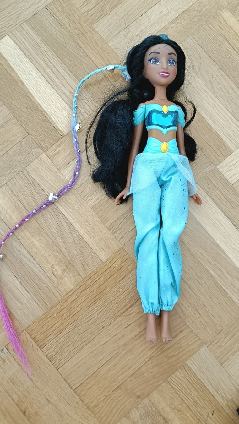 Poupées: Puppe bespielt – D'occasion à Dübendorf par Me_sa