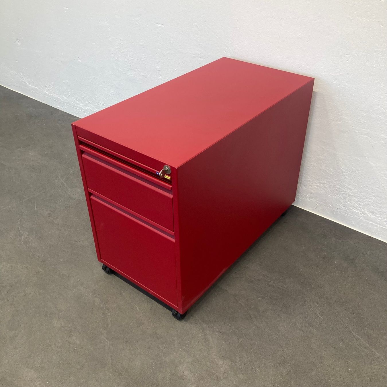 Banconi: Novex Basic Roll-Korpus Bordeaux-Lichtgrau - mit Schlüssel – Usato da Schönenwerd venduto da mcofficeshop 4