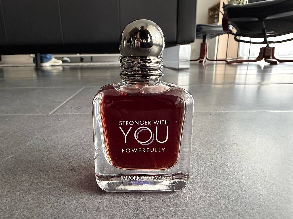 Armani Profumi & Eau de Toilette: Giorgio Armani Parfüm "Stronger With You Powerfully" – Nuovo (secondo la descrizione) da Langenthal venduto da fleurlumineuse
