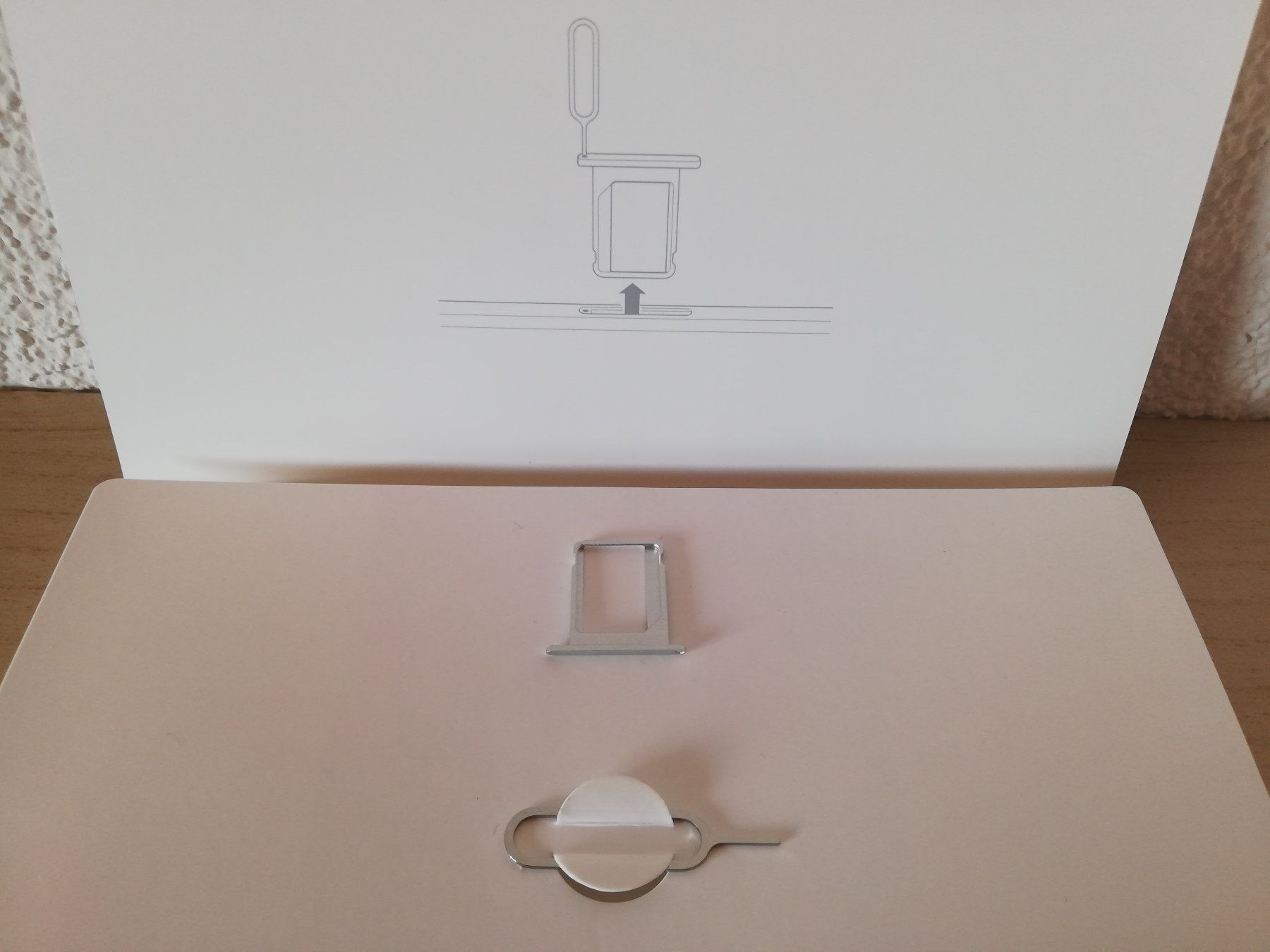 Apple Telefoni cellulari / Smartphones: ORIGINAL Aple SIM Karten Halter + Nadel – Usato da Worb venduto da geo_zbd8 1