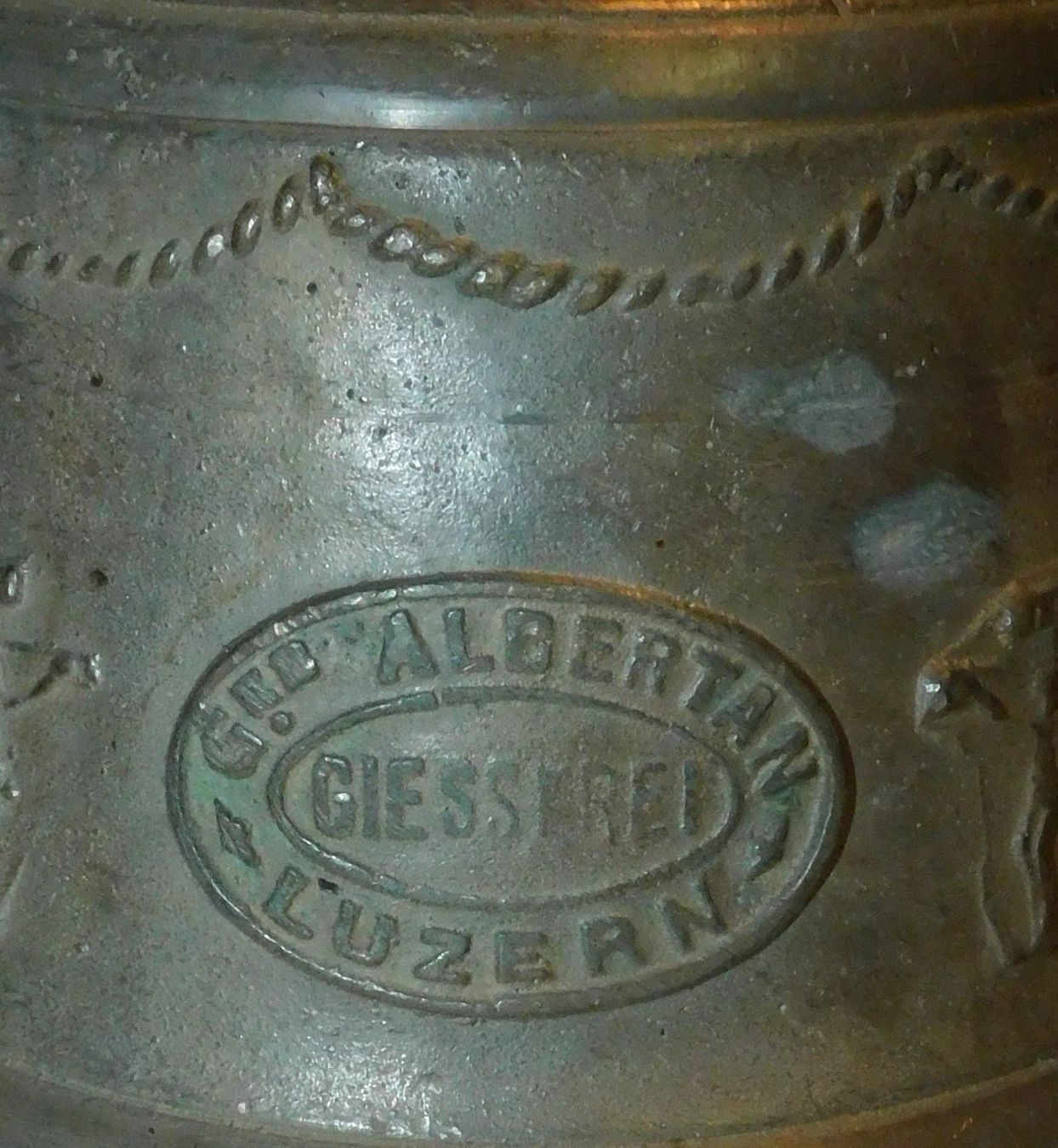 Glocken & Treicheln: Glocke antike grosse Bronze Glocke  hat einen kl Hik – Gebraucht aus Sursee von 76 1