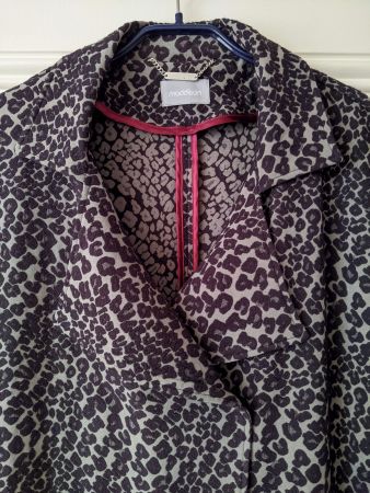 MADDISON : Elégant manteau, broderie léopard en léger relief