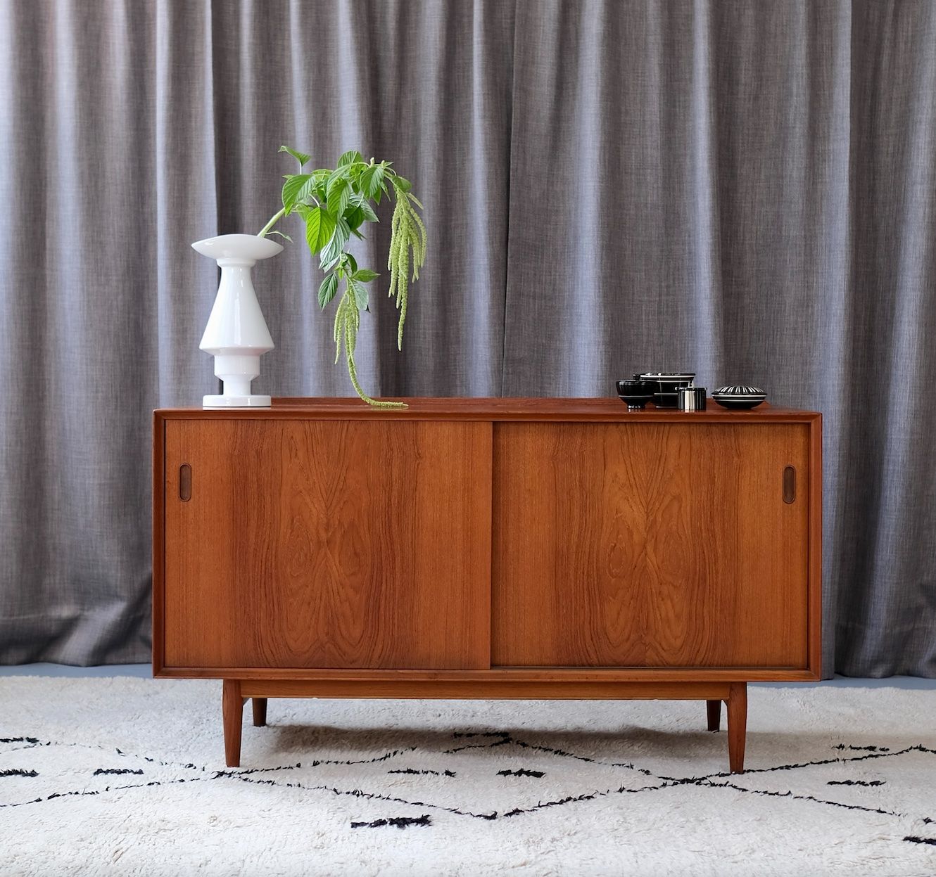Credenze: Arne Vodder Modell OS11 Sideboard / Sibast, Denmark – Usato da Bern venduto da Zmodern_VIN 1