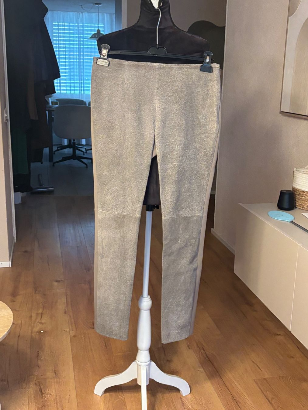 Akris Pantaloni: Akris Hose 100% Lammleder – Usato da St. Margrethen SG venduto da dijanaO
