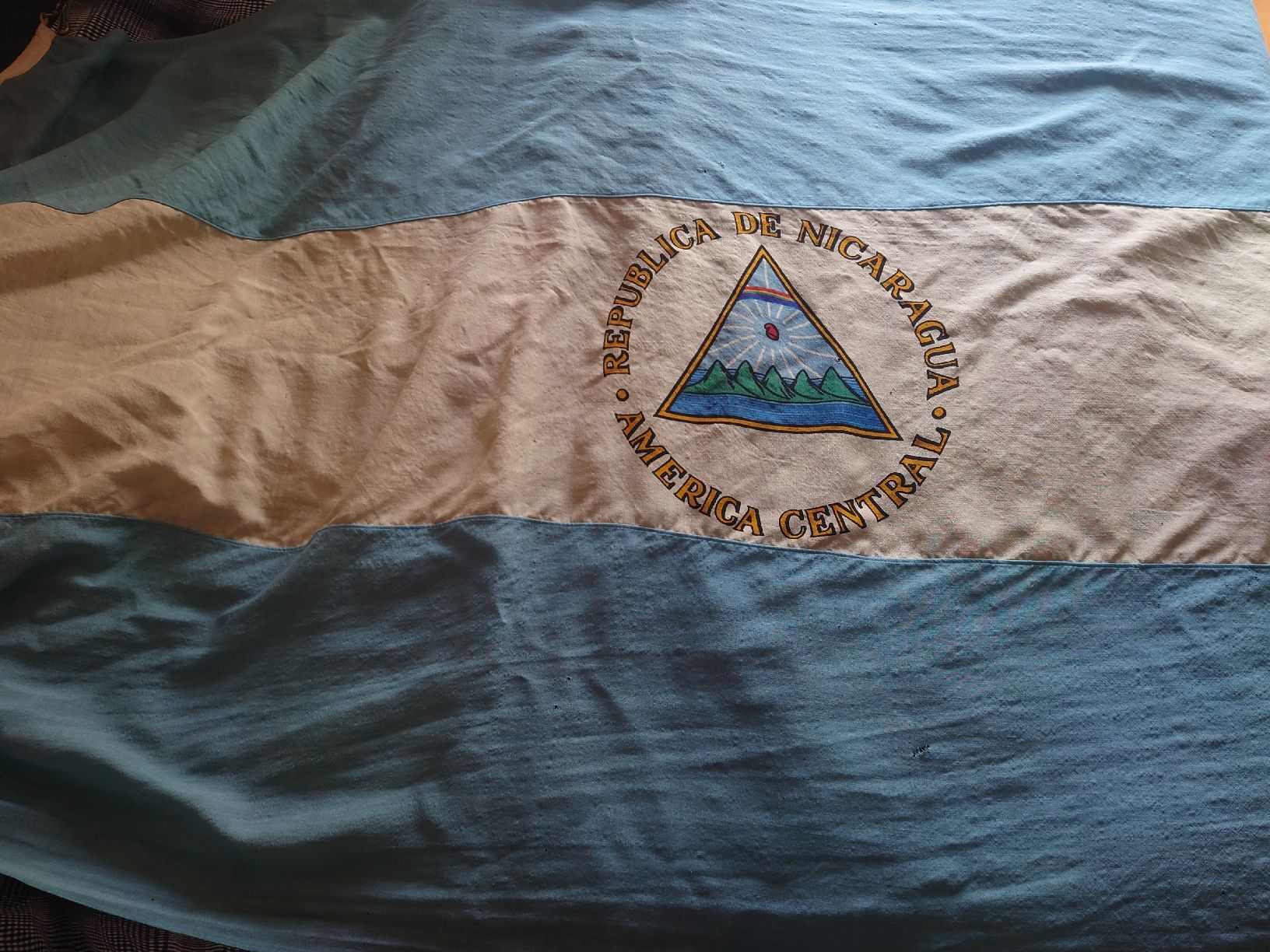 Bandiere: Drapeau du Nicaragua vintage – Usato da Genève venduto da arnoo