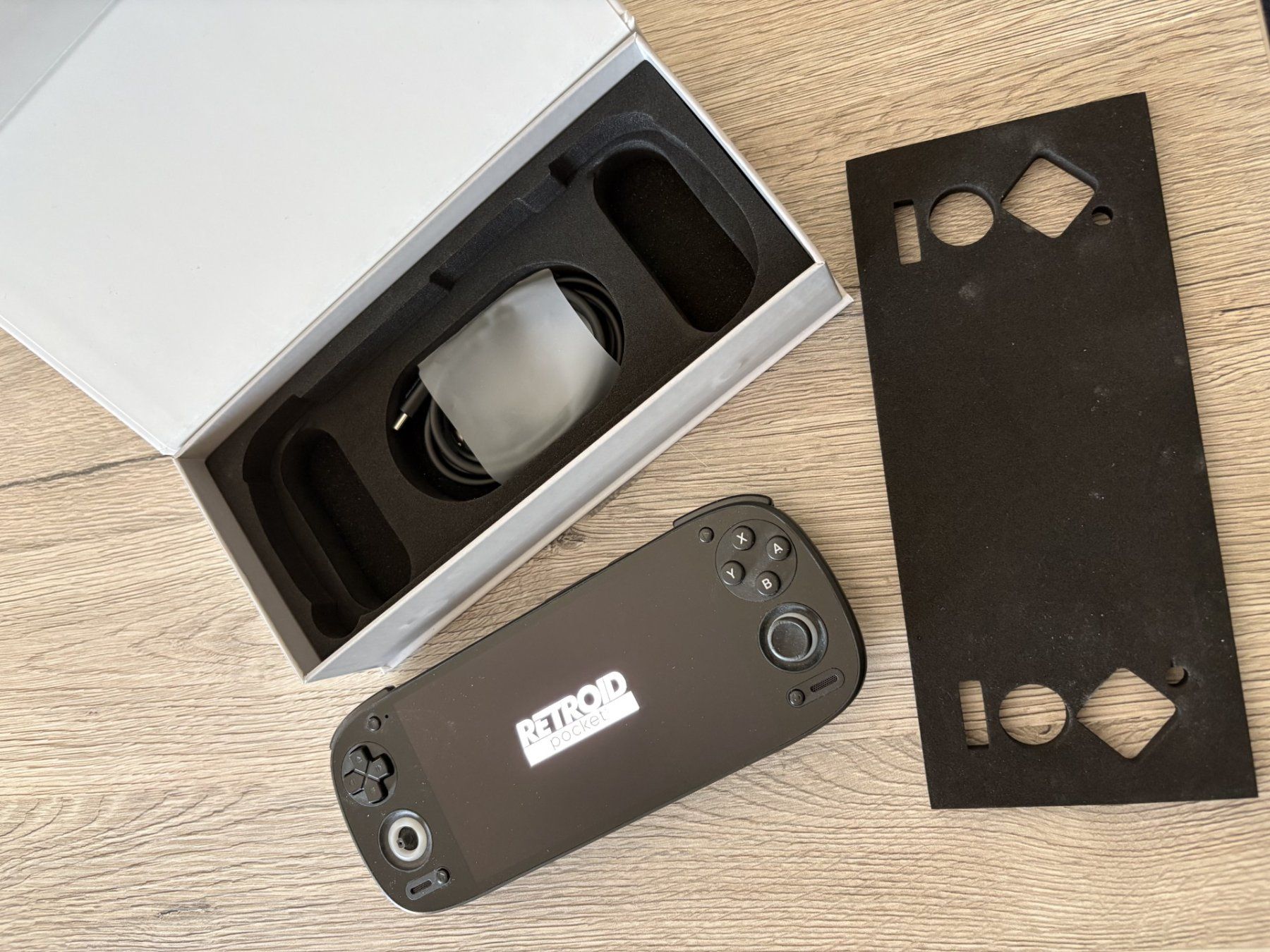 Retroid Consoles: Retroid Pocket 5 Handheld – Neuf avec emballage d'origine à Montet (Broye) par AyeHappy