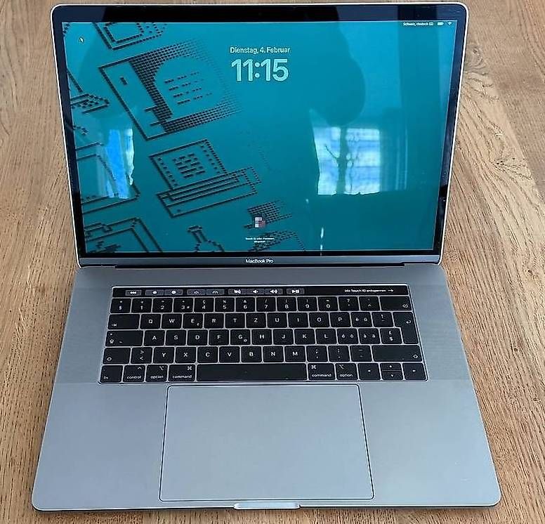 Mac Book Pro 15.4