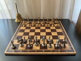 Schachspiel mit Metallfiguren gold und silber gebraucht