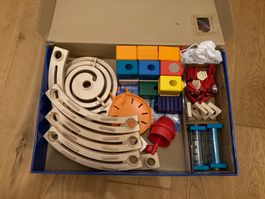 Hape Quadrilla Holz-Kugelbahn "Aus der Burg entkommen"