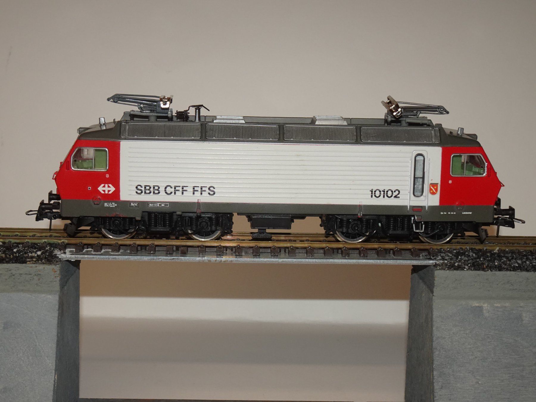 Roco Modelleisenbahnen: ROCO SBB Re 4/4 IV   H0 DC – Gebraucht aus Hinwil von Berling0 1