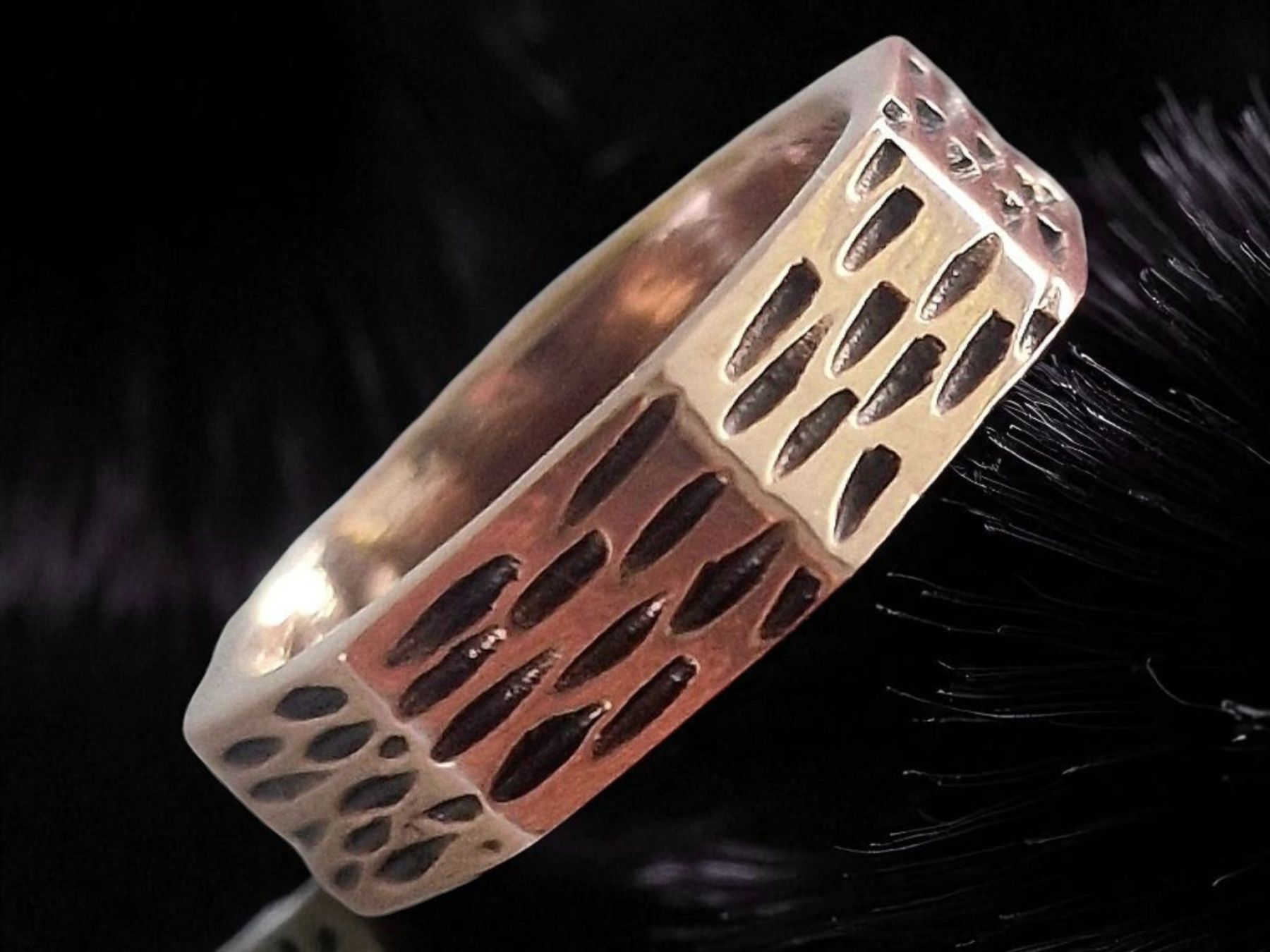 Anelli: Achteck-Ring Bronze, gefurcht,  Ringgrösse 49 – Nuovo e nell'imballaggio originale da Aarau venduto da Schmuckhoehle_MD 2