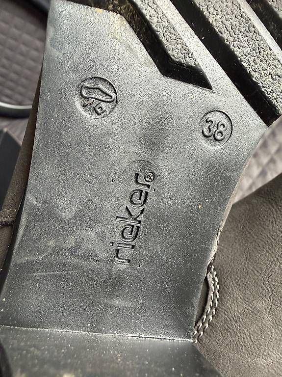 Scarpe da donna: Robuste Stiefelette grau, Rieker Gr. 38 – Usato da Jonen venduto da Luzella 3