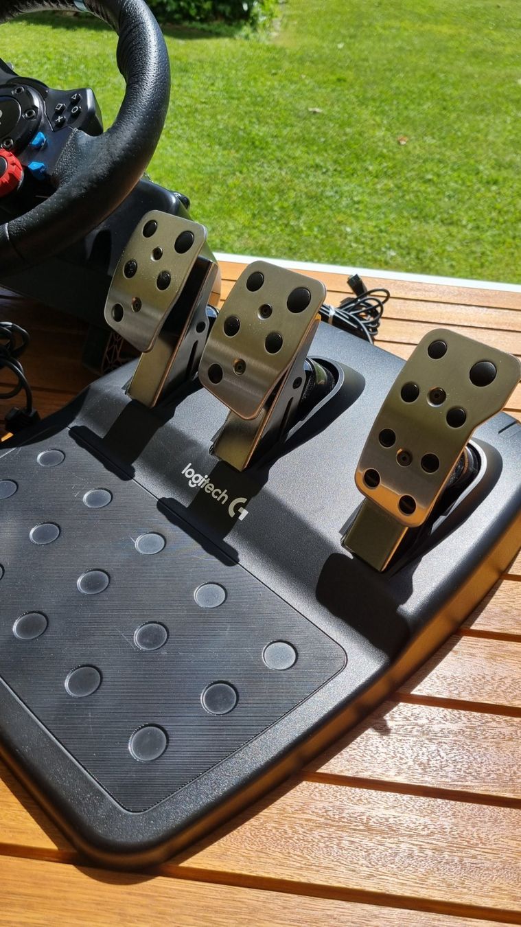 Logitech Controller: Volant Logitech G29 (PS5/PC) + levier de vitesses + tapis – Usato da Bulle venduto da joesatchy 2