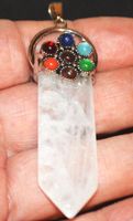 Anhänger L-9226 – Bergkristall mit 7 Chakra 63X22mm