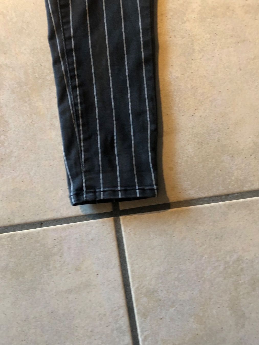 Tally Weijl Pantaloni: Super Hose 32 Schwarz und weiß gestreift – Usato da Orpund venduto da Mary8972 8