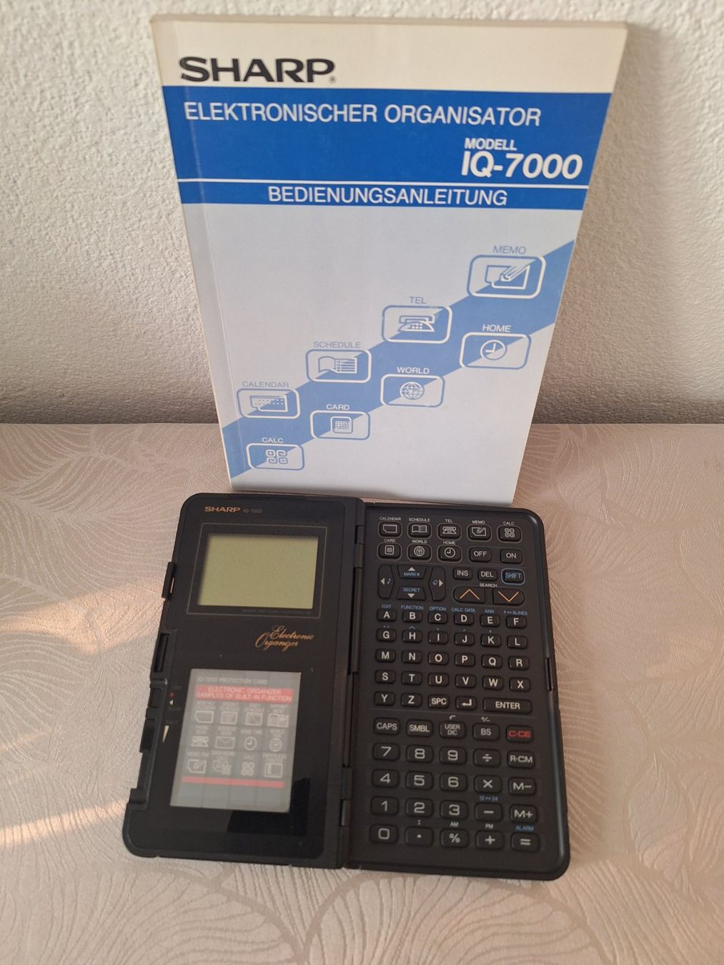 Sharp Palmari: Sharp IQ-7000 Elektronischer Organizer – Usato da Zürich venduto da Lemon007 1