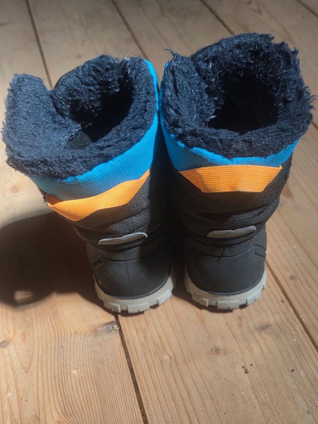 Decathlon Scarpe per ragazzi: Quechua Winterstiefel Grösse 27 – Usato da Bertschikon venduto da ann_2ysd 1