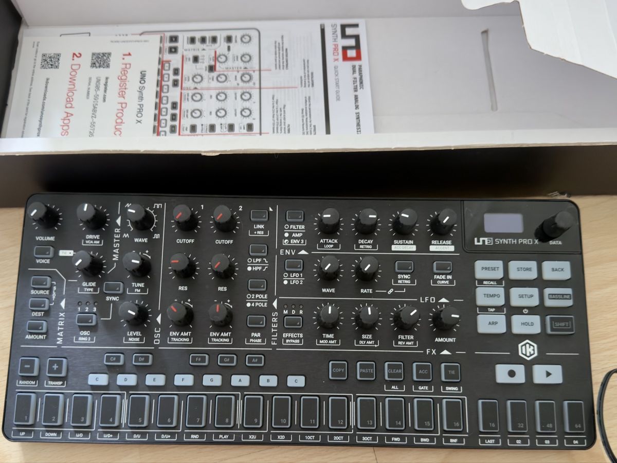IK Multimedia Strumenti musicali: IK Multimedia UNO Synth Pro X Analog Synthesizer, Paraphonic – Usato da Widnau venduto da kustercarmen 2