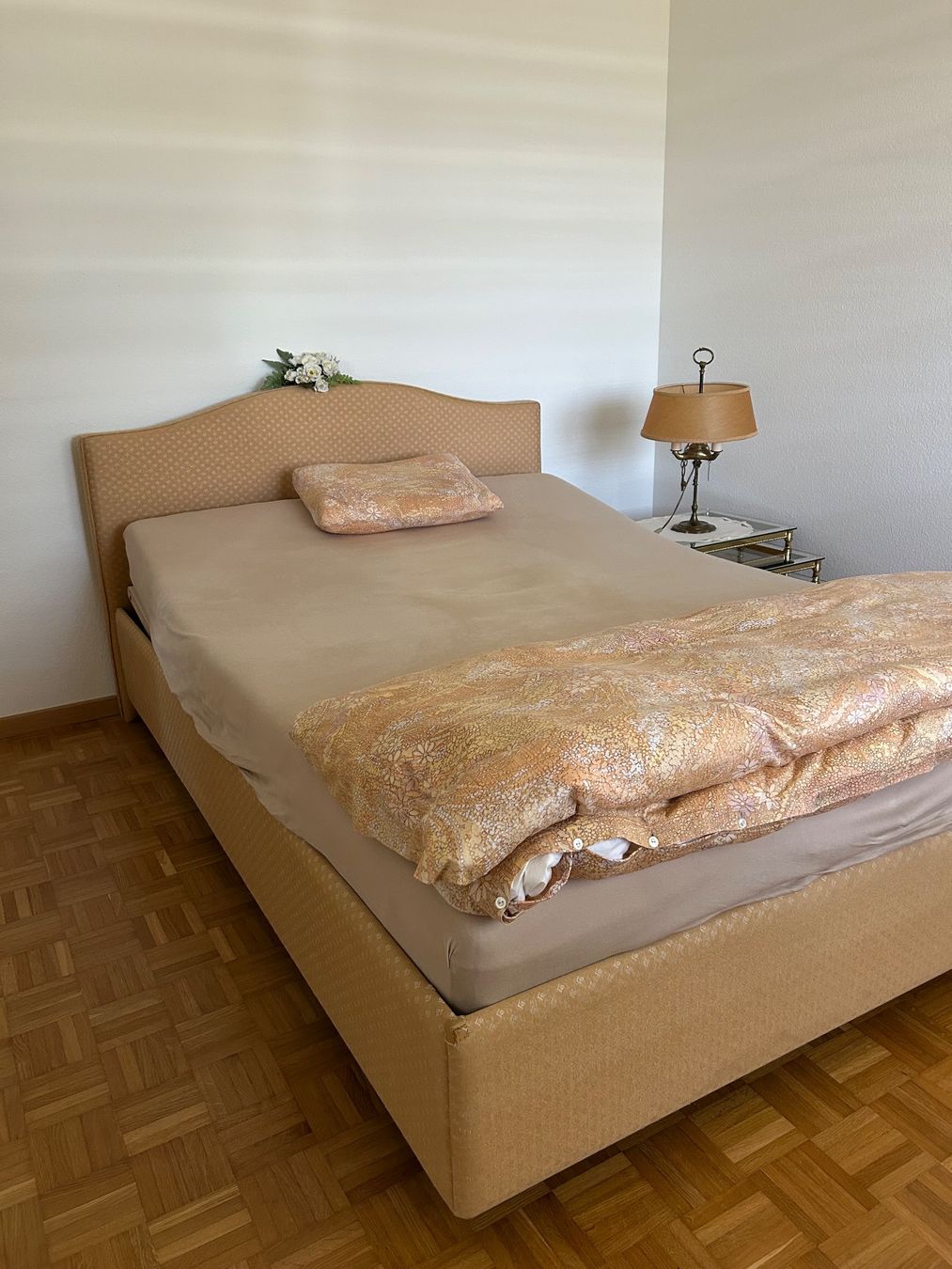 Letti: Box Spring Bett mit Nachttisch – Usato da Zürich venduto da allserv96 1