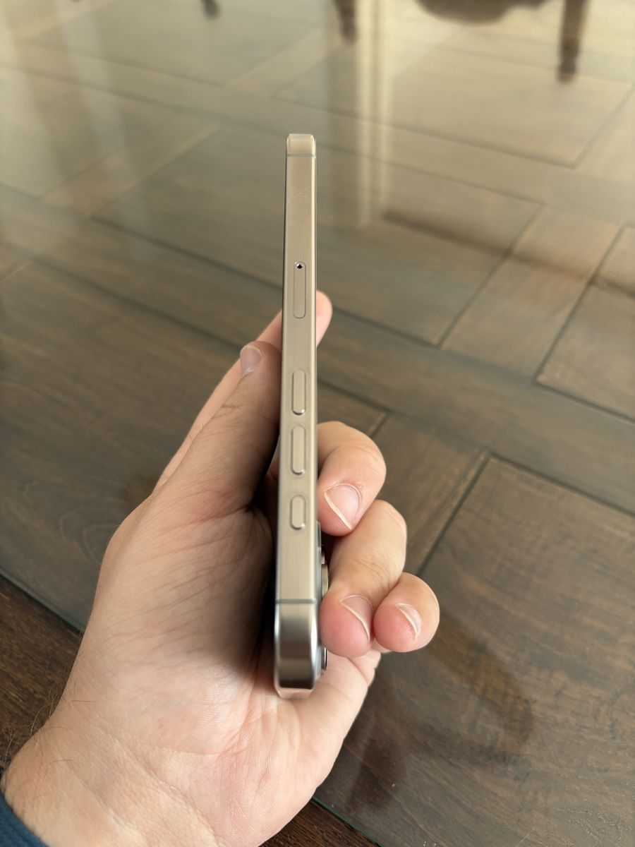 Apple Telefoni cellulari / Smartphones: iPhone 16 pro 128GB - natural titanium – Nuovo (secondo la descrizione) da Le Sentier venduto da Hadorn_11 3