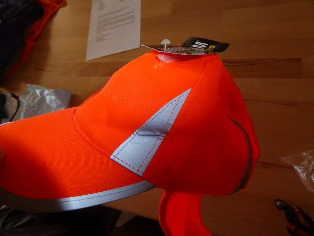 Altro in  Abbigliamento & Accessori: SCHUTZ - KAPPE mit Sonnenschutz – Usato da Winterthur venduto da Bulldog5 1