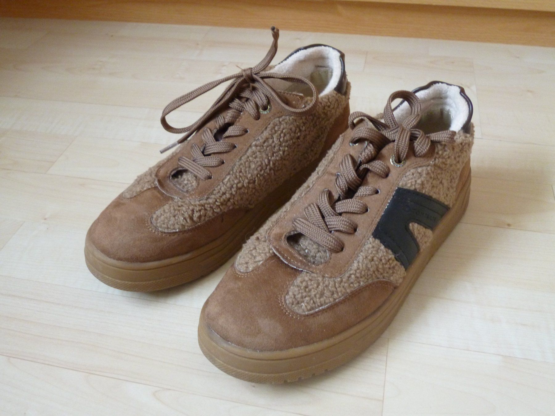 Tom Tailor Scarpe da donna: TOM TAILOR Low-Top-Sneaker Gr. 40  Sneaker low - black brown – Usato da Dättlikon venduto da Mamakuga 7