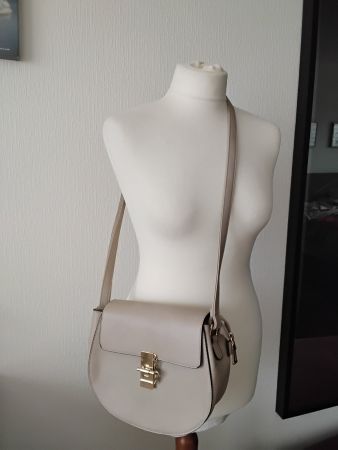 Sac à bandoulière élégant beige