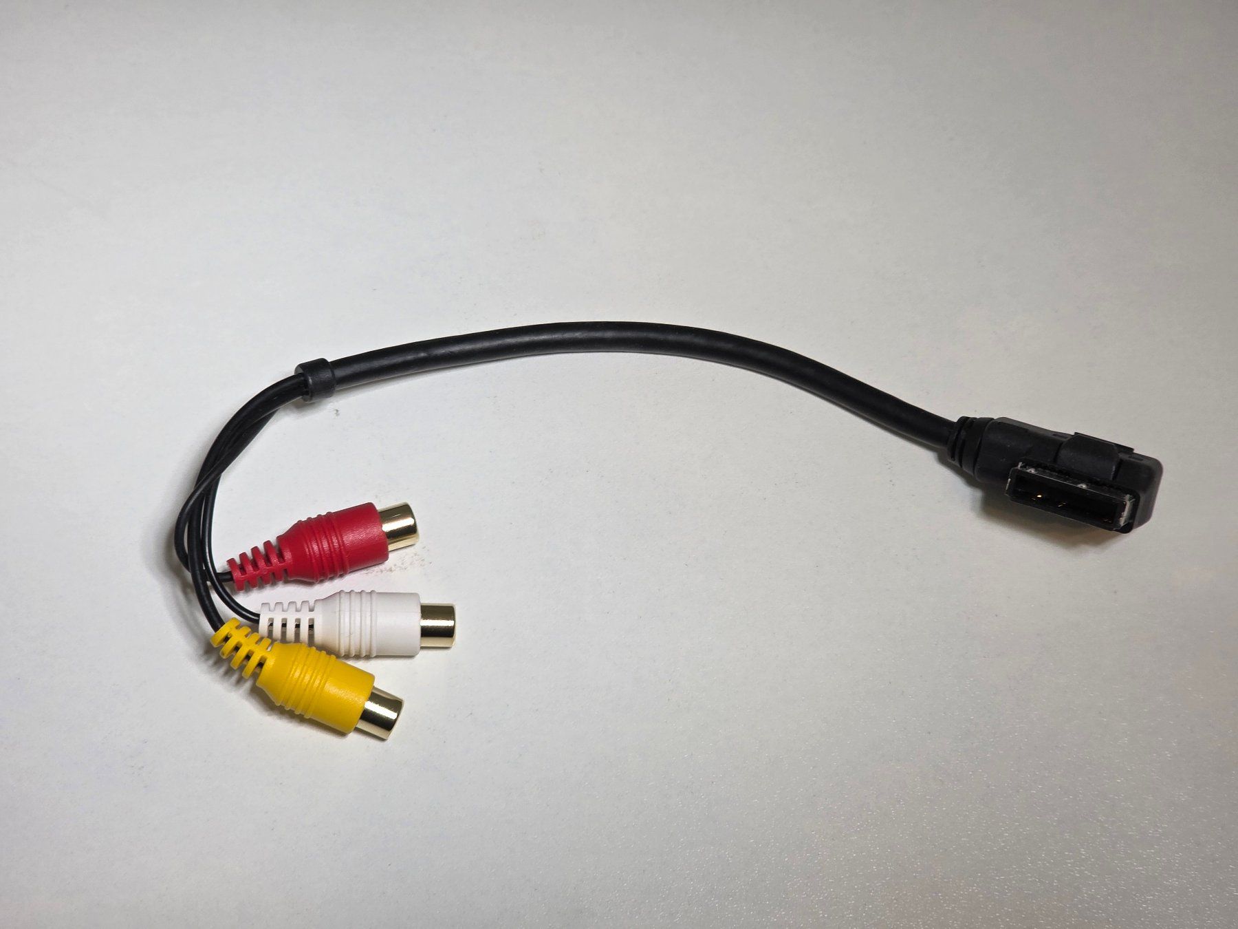 Audi Tutti pezzi di ricambio auto: Audi A3 8V Multimedia Adapterkabel - Top Zustand! – Usato da Zürich venduto da H.Orion 1