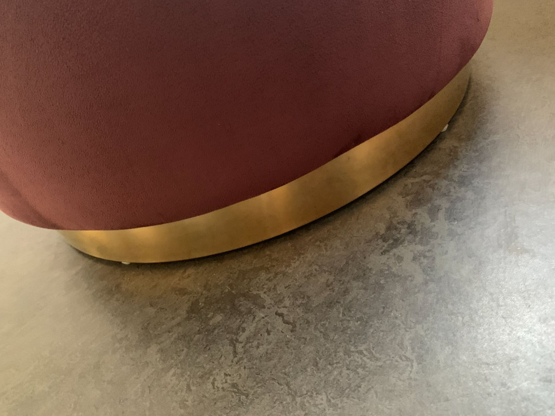 Hocker: 2 Hocker mit Messingsockel passend zu LAONA Sofa Samt – Gebraucht aus Zürich von anader 8