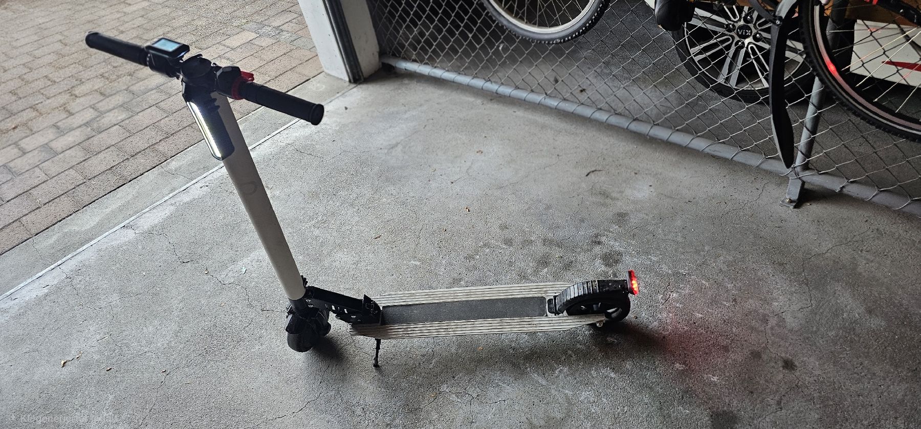 Elektromobile: E scooter GO in weiss – Gebraucht aus Azmoos von Jadejo 1