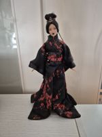 Barbie habillée en chinoise création de Raymonde Cotture