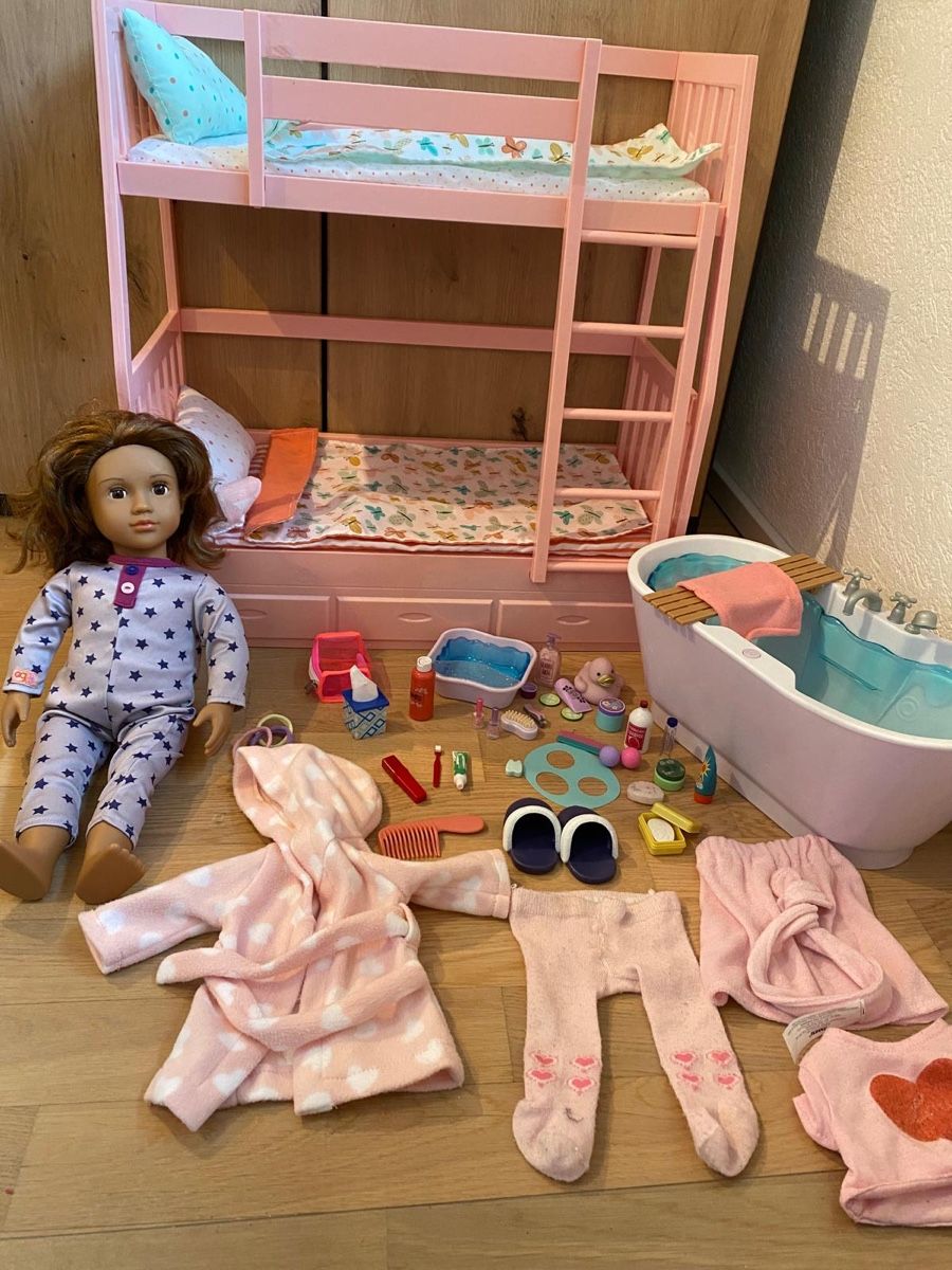 Puppen: Puppe Hochbett Kleider – Gebraucht aus Winterthur von Debatte
