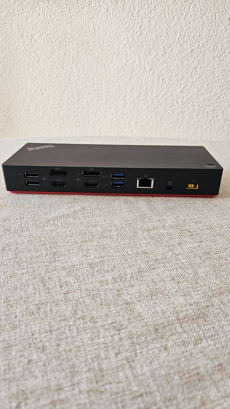 Lenovo Docking station: Lenovo ThinkPad USB-C with USB-A Dockingstation – Usato da Widnau venduto da PlayTechTown 2