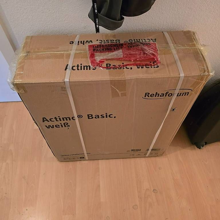 Gehhilfen: Rehaforum Medical Rollator weiss Actimo Basic mit Sitzfläche – Neu und originalverpackt aus Baar von AudiRS32024 1