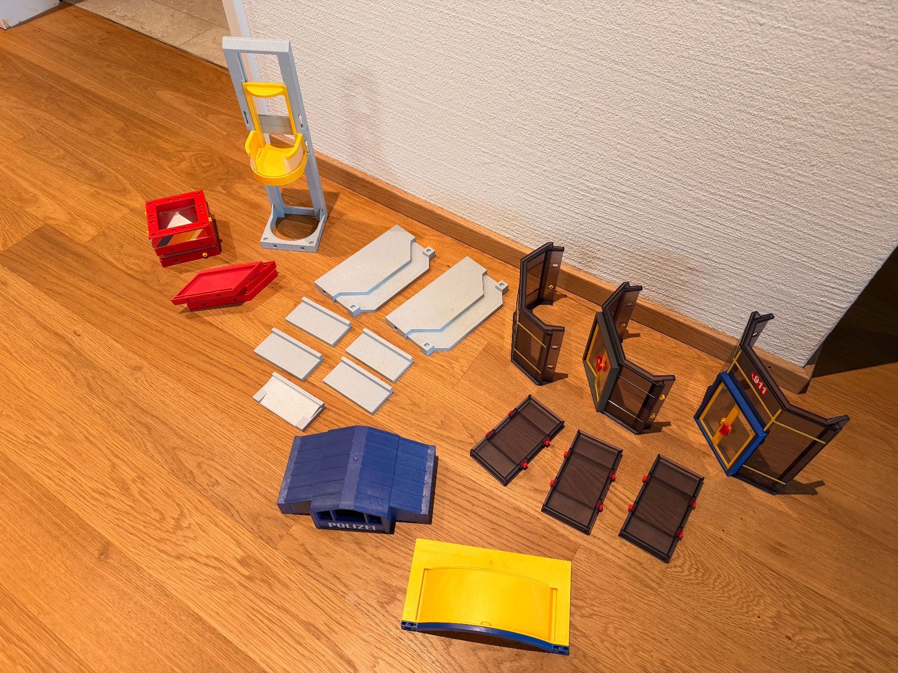 Playmobil Spielzeuge: Playmobil Bauteile Set Dach/Trottoir – Gebraucht aus Reinach BL von Graphix 1