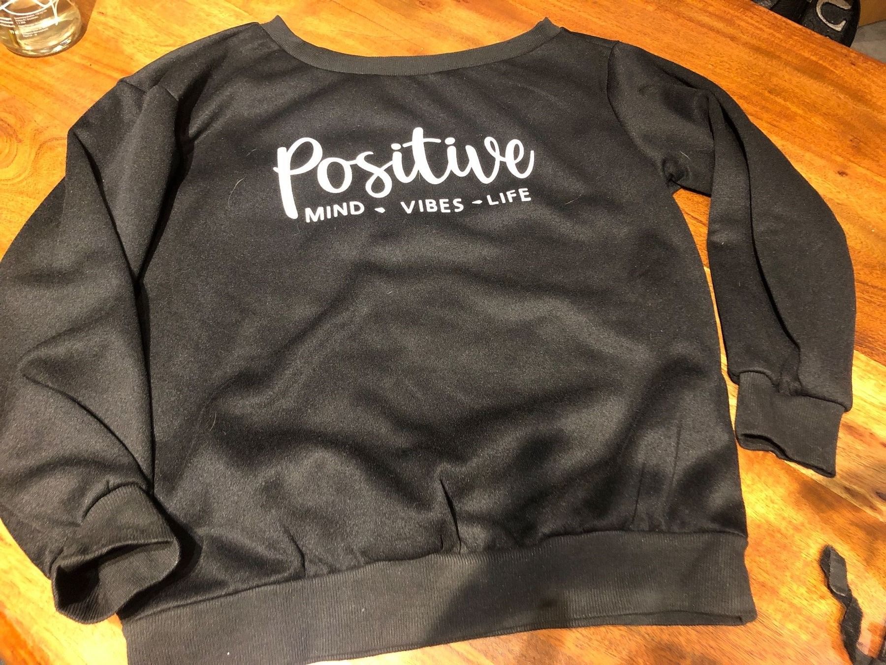 Maglioni & Felpe: Schwarzer Pulli "Positive Vibes" Gr. M – Usato da Andwil SG venduto da schmei