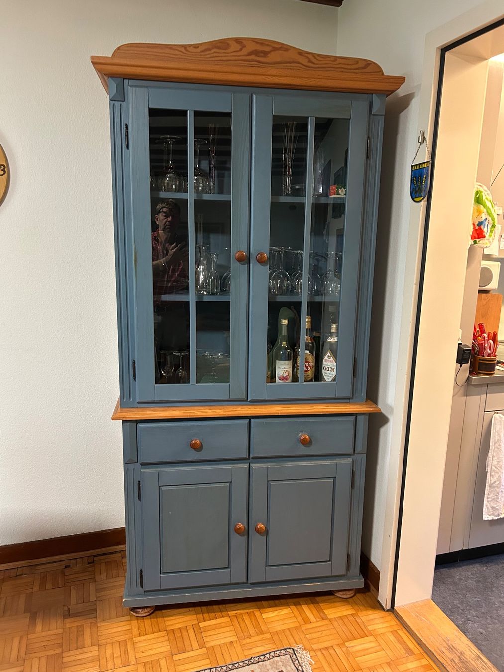 Armadi: Buffetschrank mit Glaseinsatz blau – Usato da Winterthur venduto da 4martis