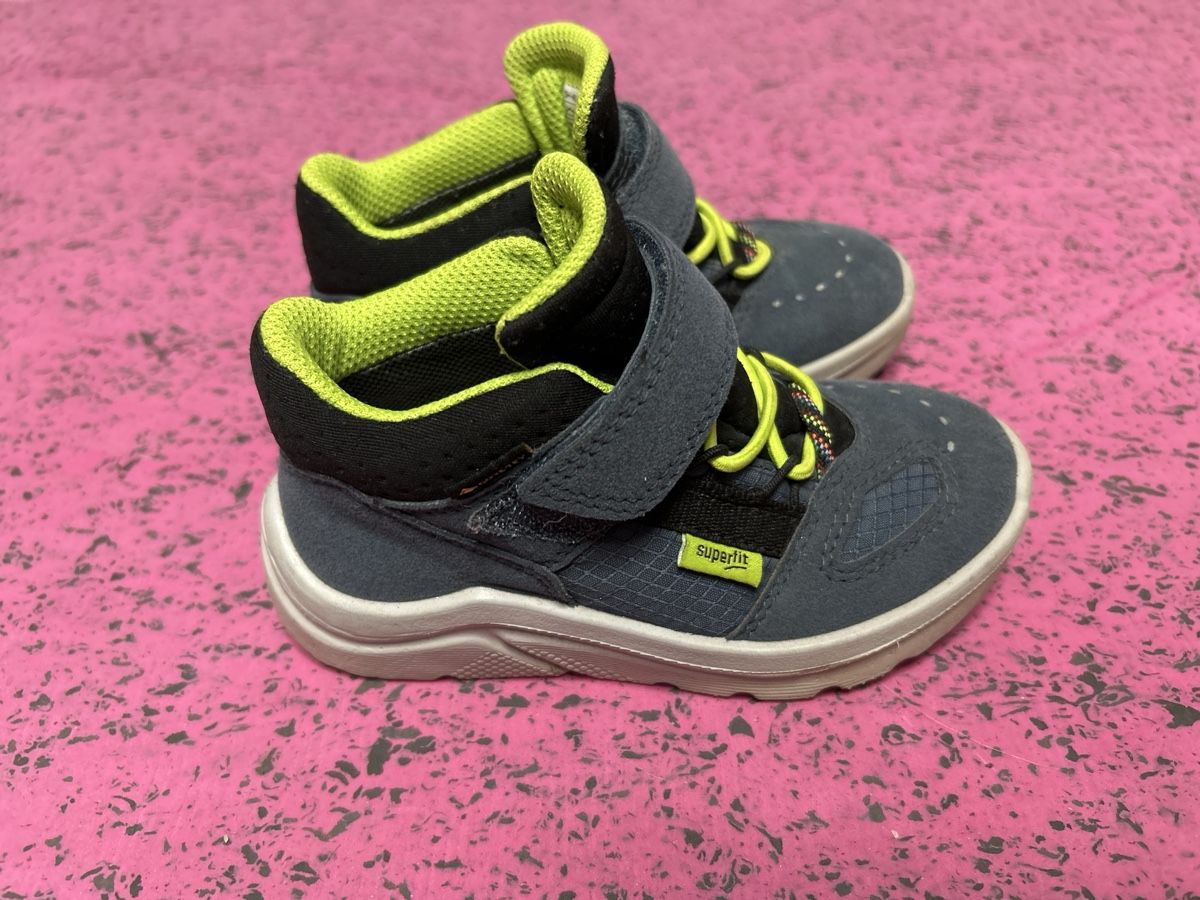 Superfit Chaussures garçon: Kinderschuhe superfit Grösse 25 – D'occasion à Uznach par nerkic