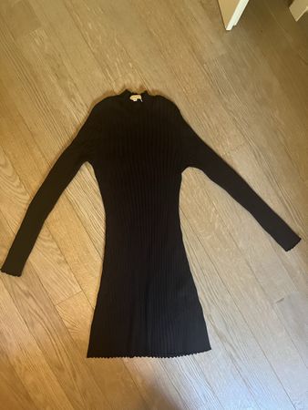 Robe Sezane M ok pour S, XS, jamais portée 