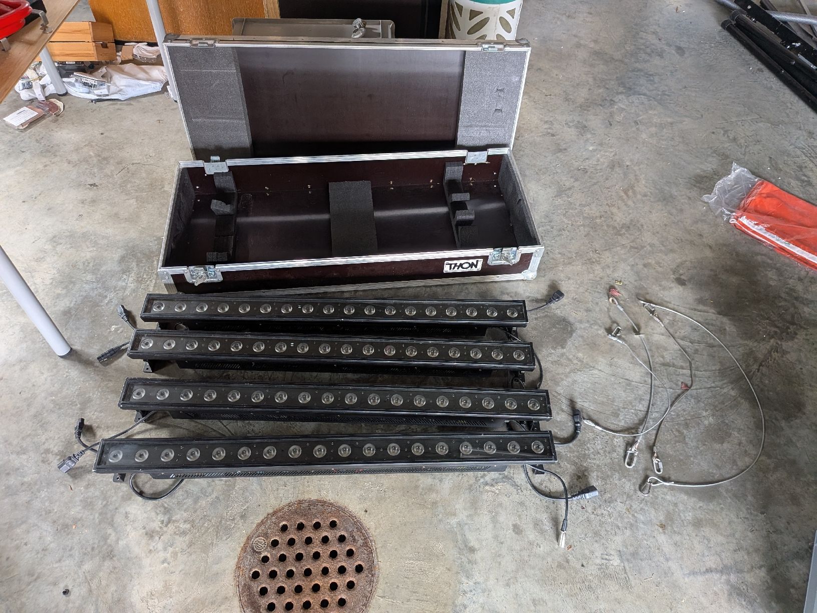 ADJ Lampade: 4x ADJ LED Mega TriBar inkl. Transportcase – Usato da Neunkirch venduto da chandips 5