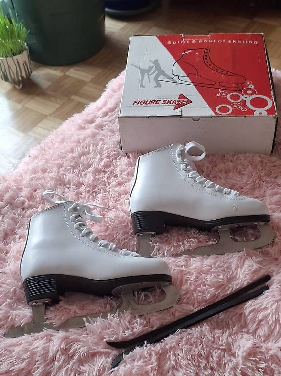 Pattini da ghiaccio: Damen/Mädchen Schlittschuhe Gr. 36-37 – Usato da St. Gallen venduto da Katecat7moon 4